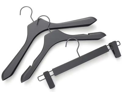 Cheap Custom Logo Non Slip Black Plastic Hanger for Coat Suit