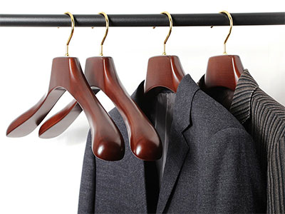 Luxury Wardrobe Wood Hangers with Swivel Gold Hook for Clothing Store